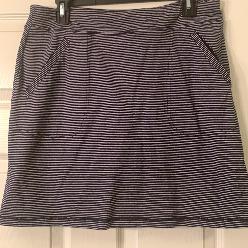 Women’s skirt Talbots M navy & white stripe